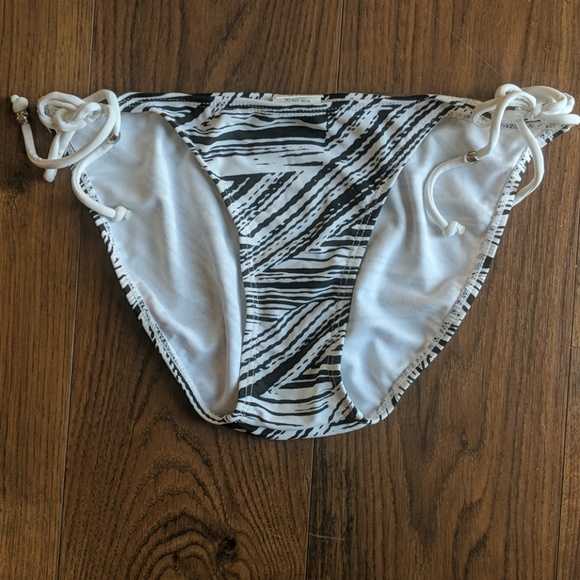 2 piece swimsuit/Bikini - Picture 3 of 5